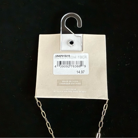 Elegant Gold tone Pendant Necklace 32” - Picture 4 of 5